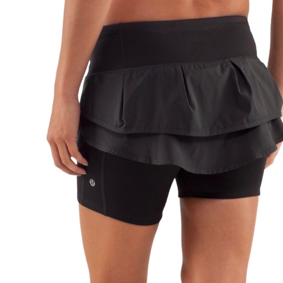 Lululemon running skirt / shorts black size 4
